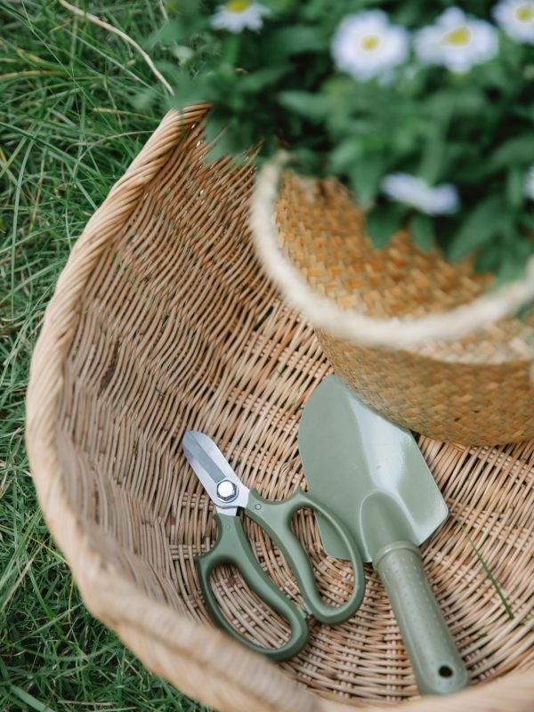 Lawn-Garden Lawn-Garden
